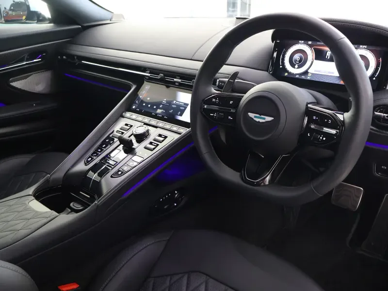 2025 Aston Martin DB12, 8/30