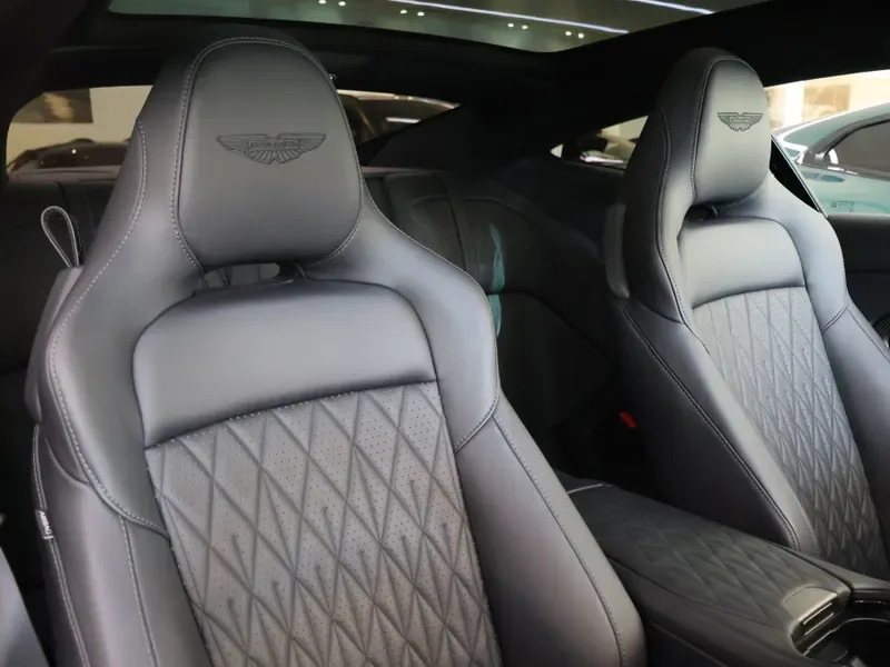 2025 Aston Martin DB12, 9/30