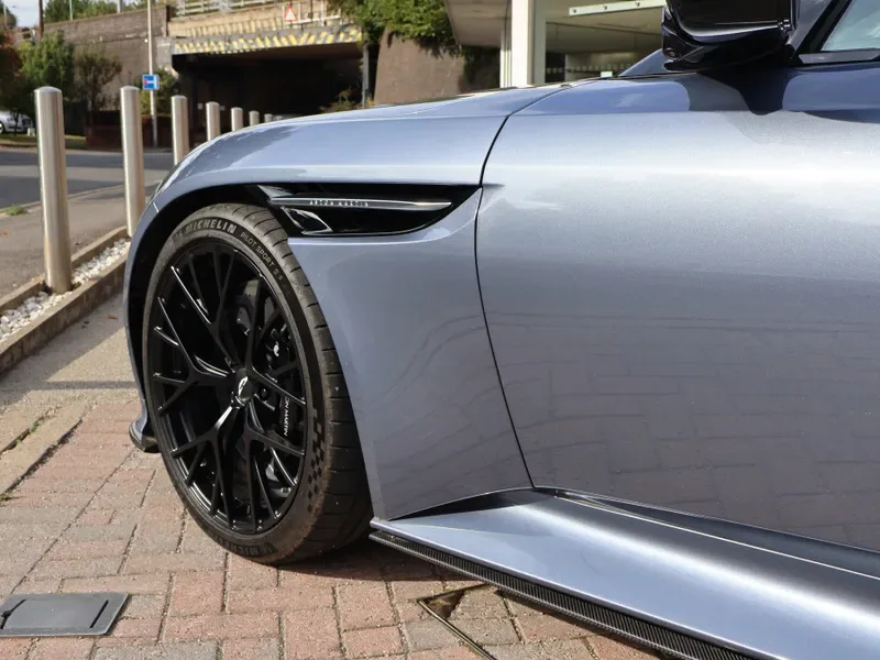 2025 Aston Martin DB12, 22/30