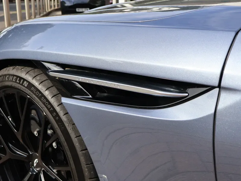 2025 Aston Martin DB12, 23/30
