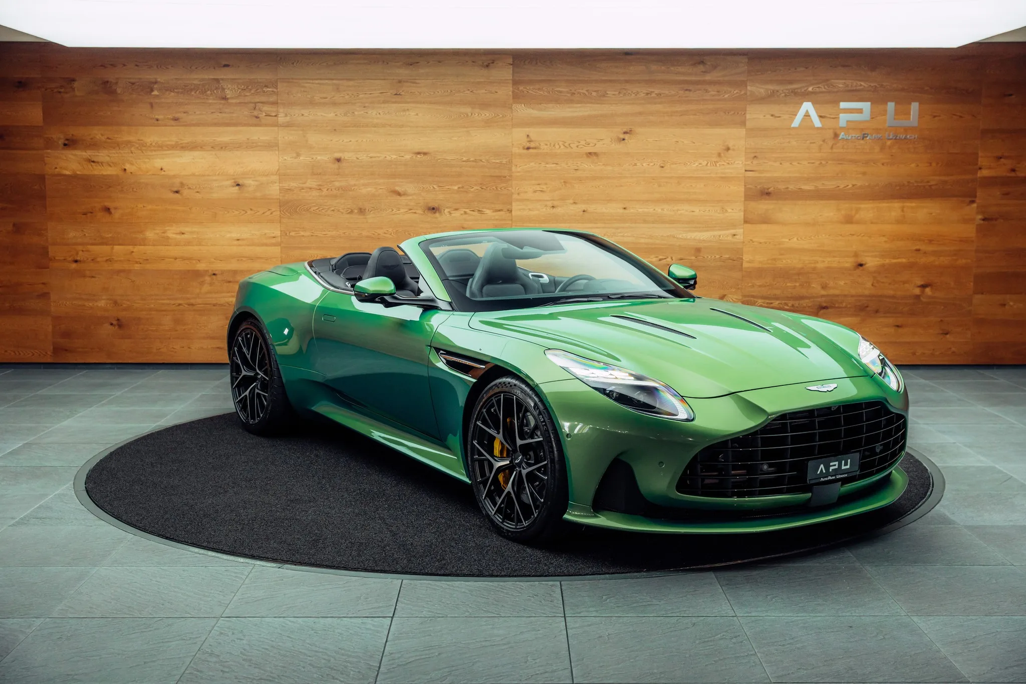 2025 Aston Martin DB12 Volante angeboten von einem Fachhändler in Uznach, Schweiz, Hauptfoto