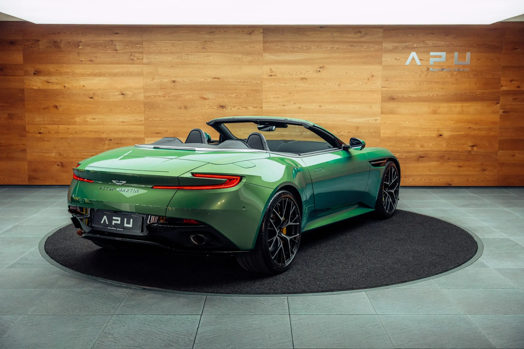 2025 Aston Martin DB12 Volante, 2/22