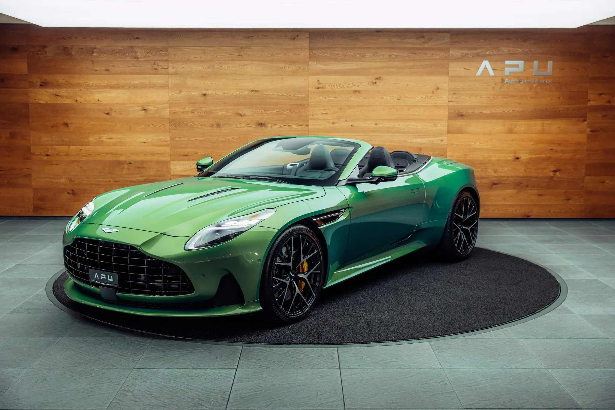 2025 Aston Martin DB12 Volante, 4/22