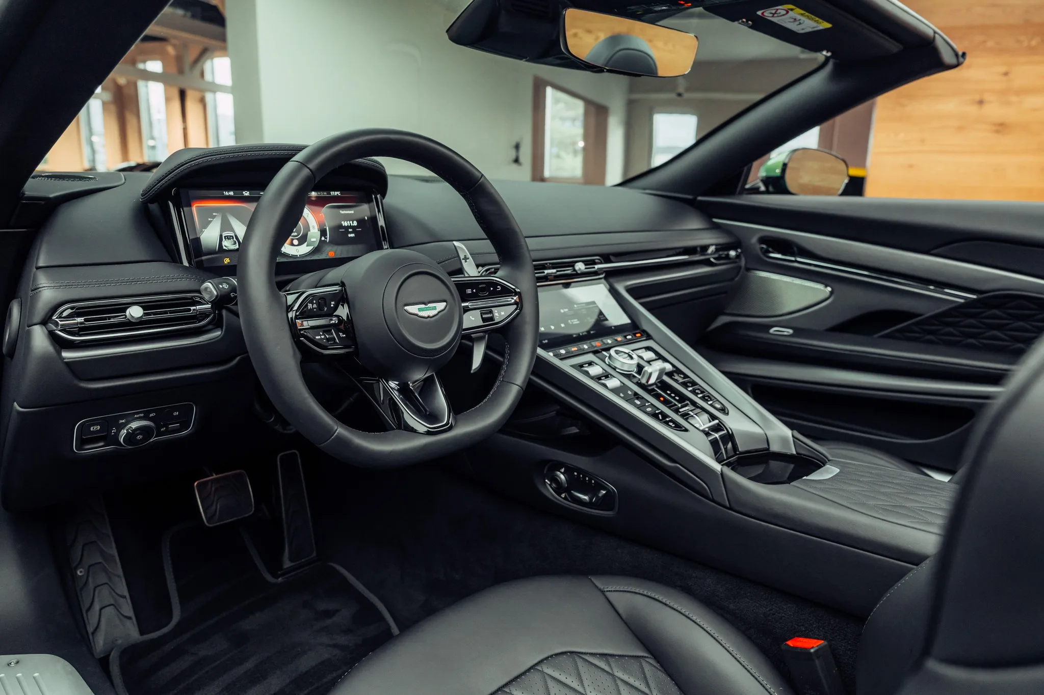 2025 Aston Martin DB12 Volante, 5/22