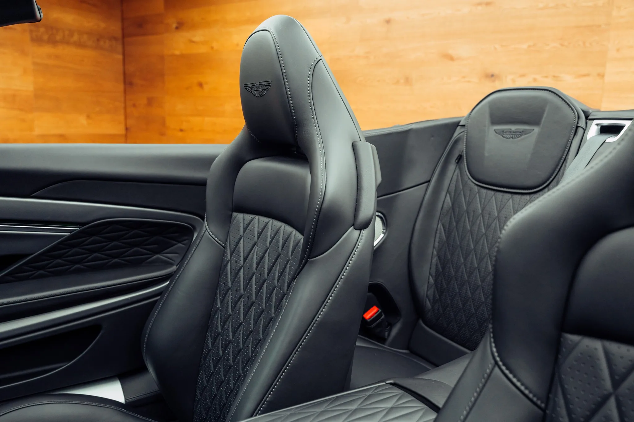 2025 Aston Martin DB12 Volante, 7/22