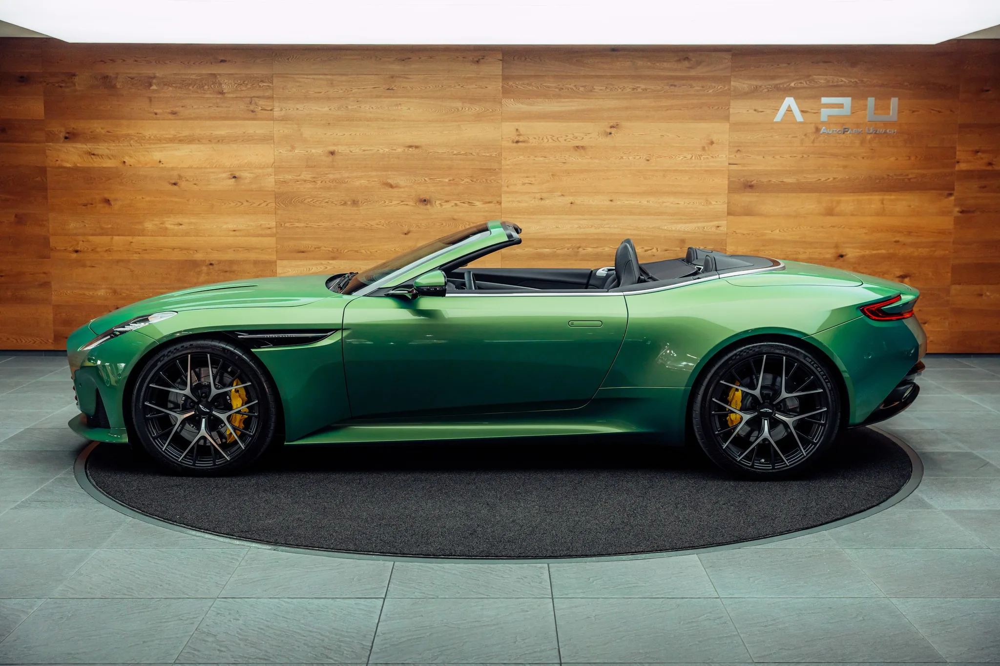 2025 Aston Martin DB12 Volante, 9/22