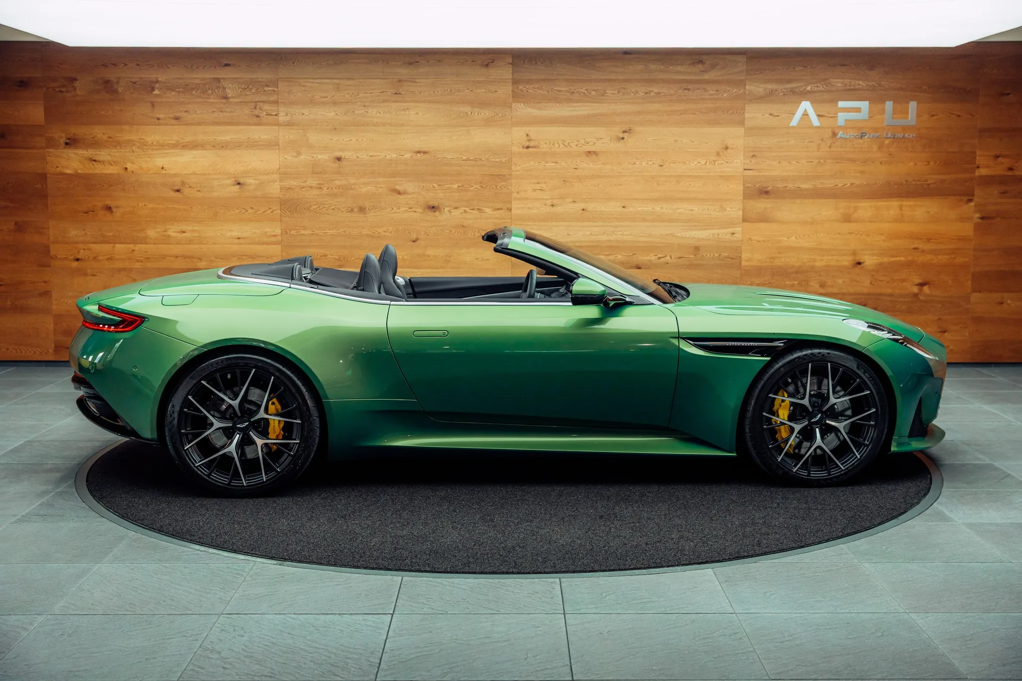 2025 Aston Martin DB12 Volante, 10/22