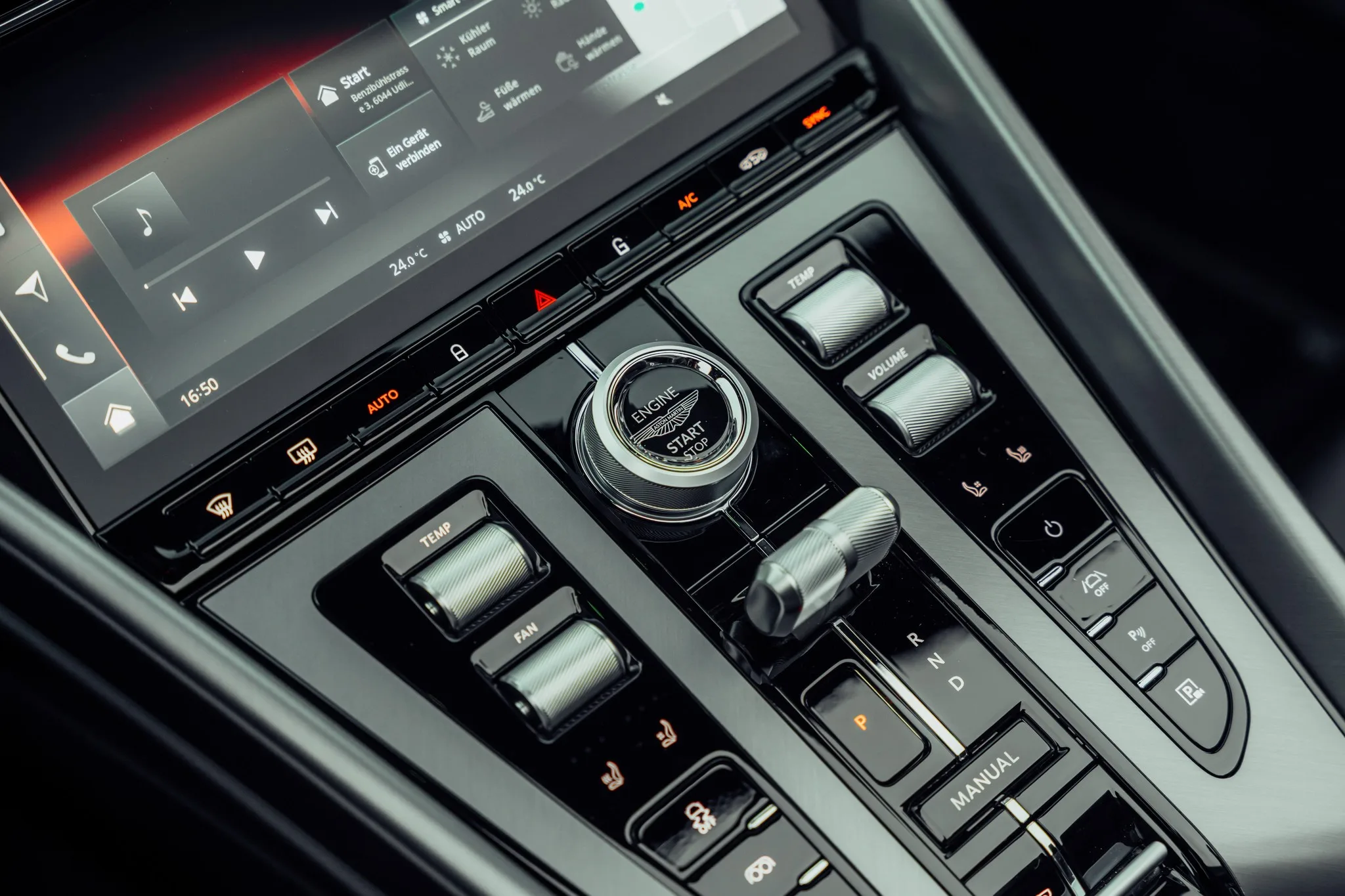 2025 Aston Martin DB12 Volante, 13/22