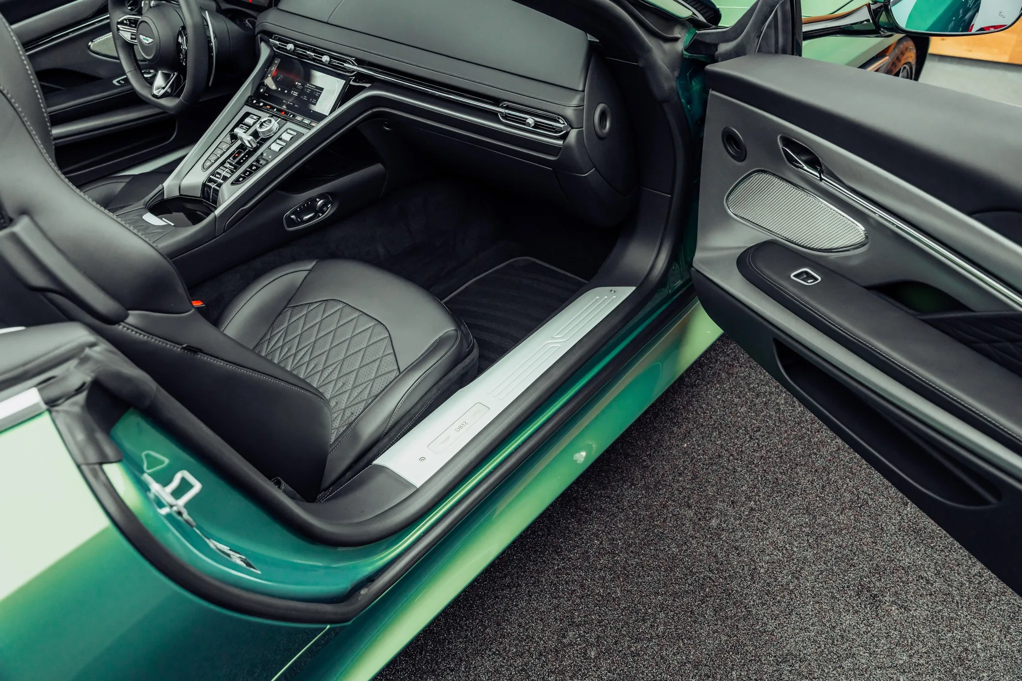 2025 Aston Martin DB12 Volante, 15/22