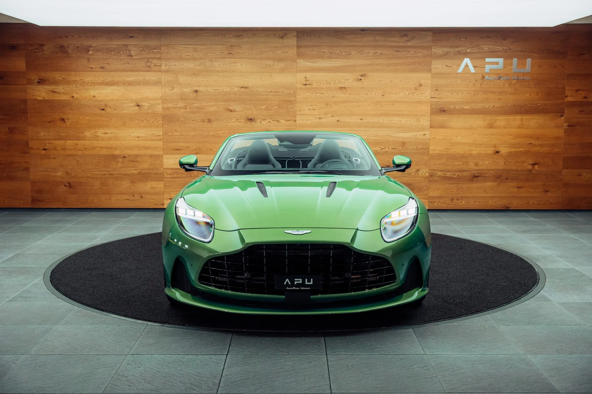 2025 Aston Martin DB12 Volante, 17/22
