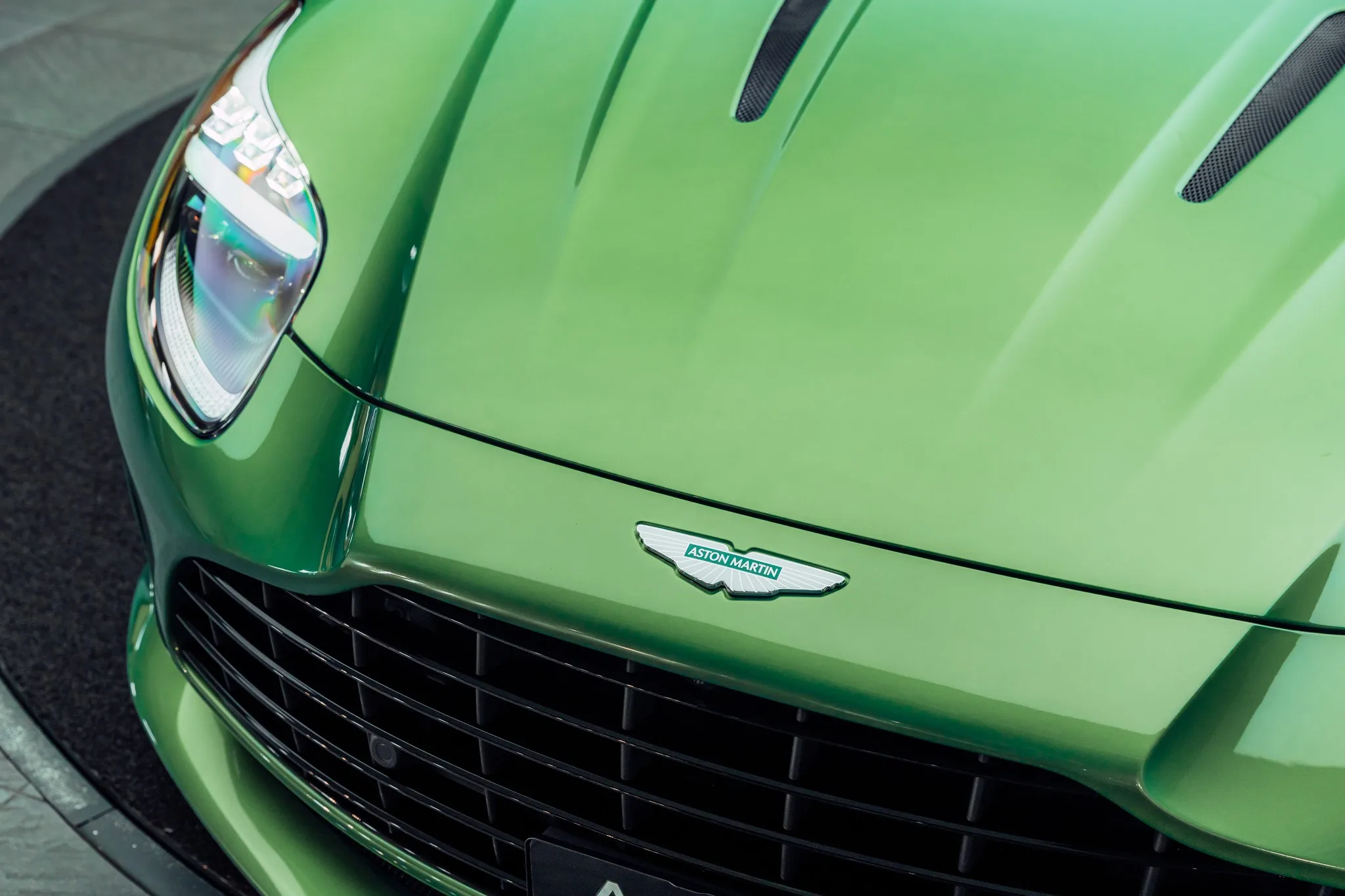 2025 Aston Martin DB12 Volante, 18/22