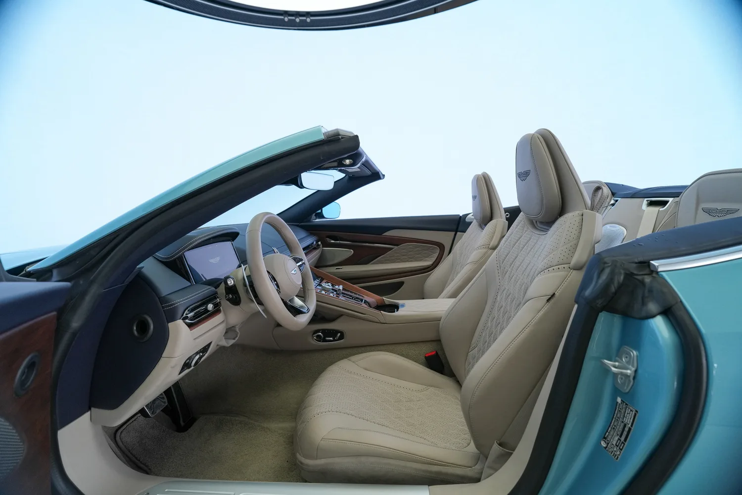 2025 Aston Martin DB12 Volante, 3/19