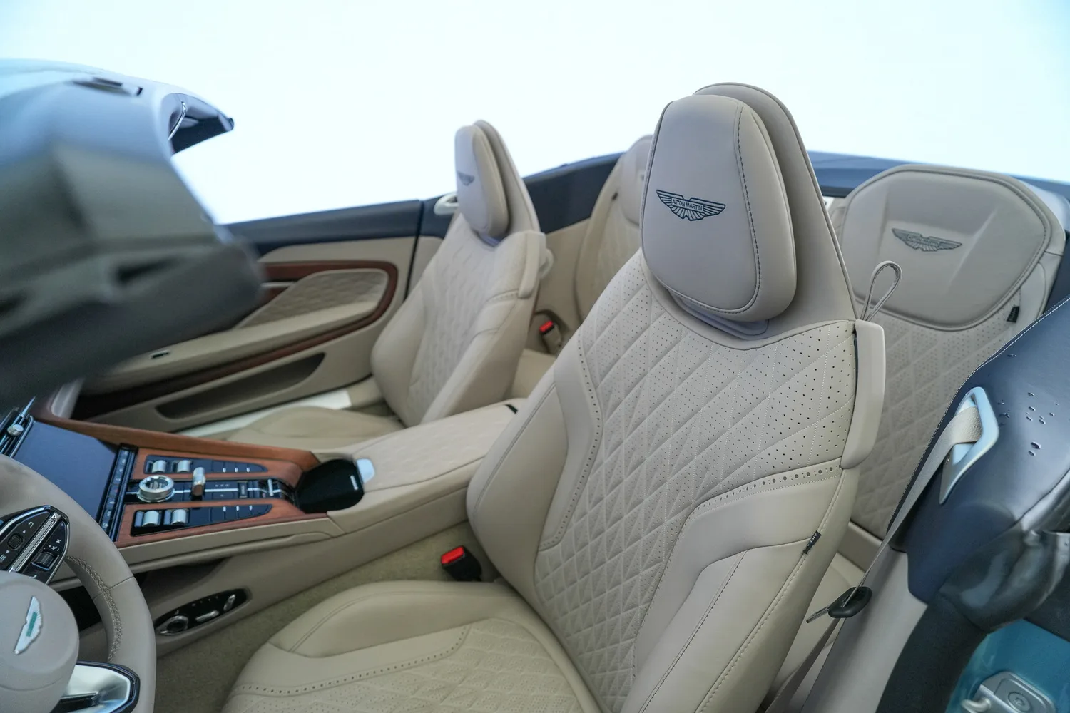 2025 Aston Martin DB12 Volante, 6/19