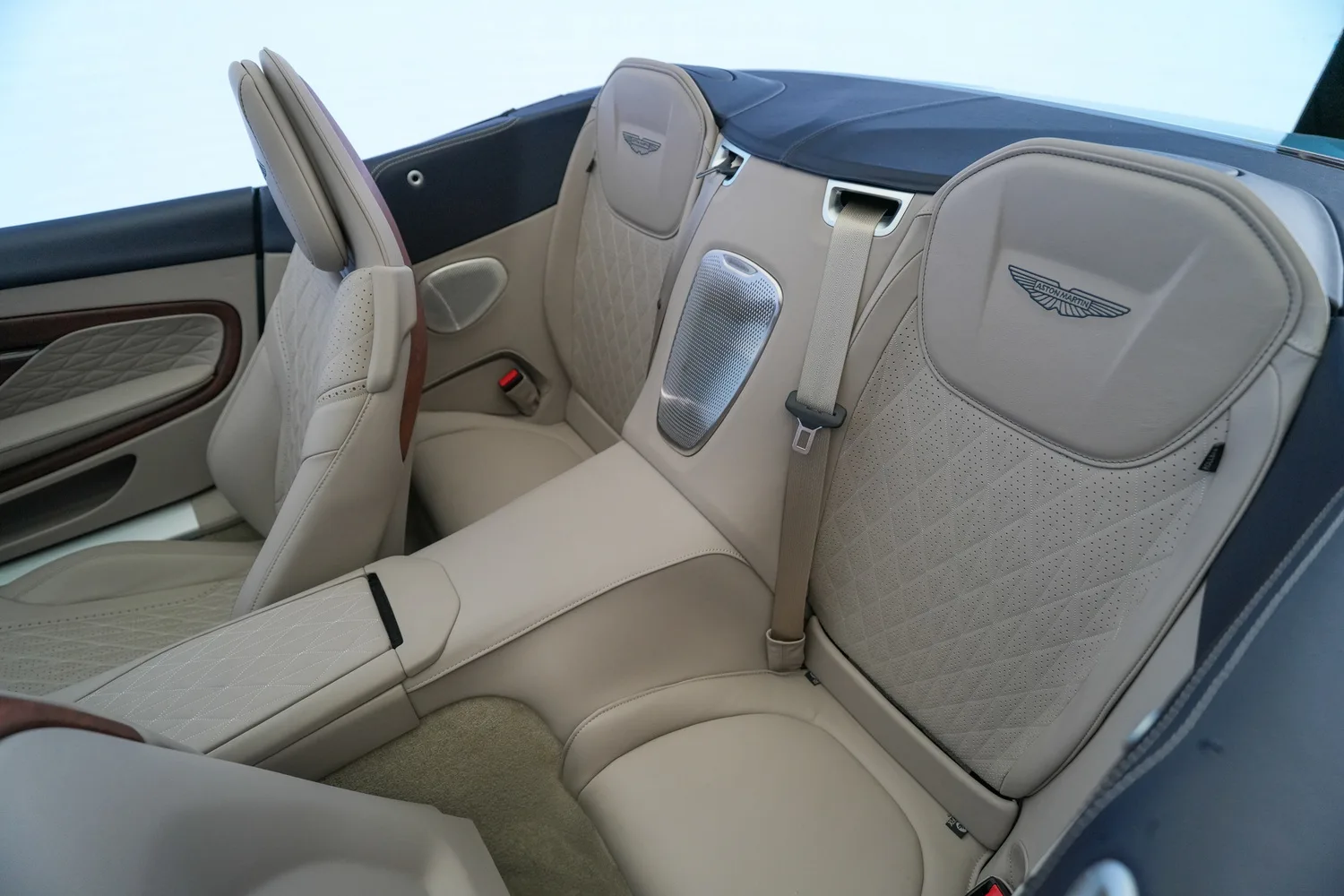 2025 Aston Martin DB12 Volante, 7/19