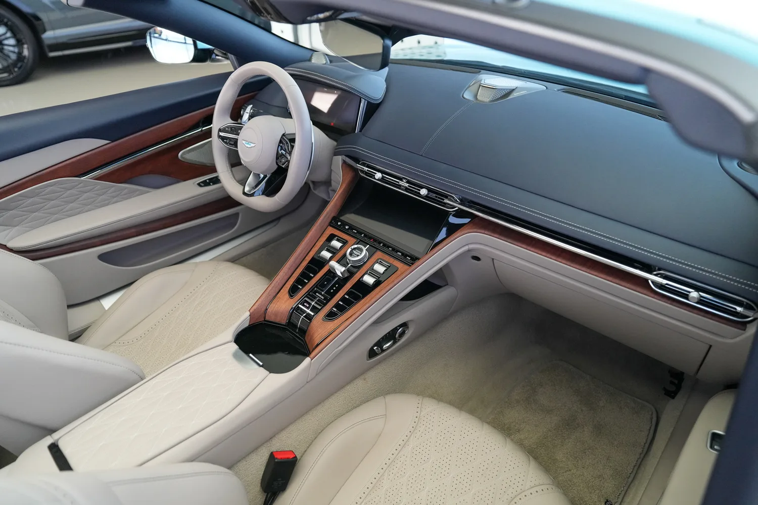 2025 Aston Martin DB12 Volante, 12/19