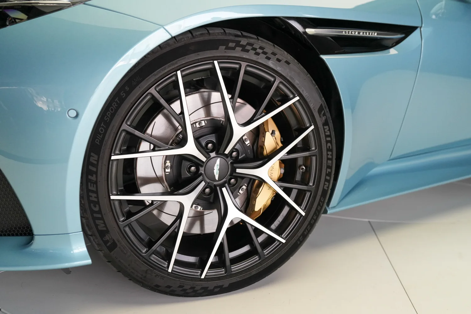 2025 Aston Martin DB12 Volante, 19/19