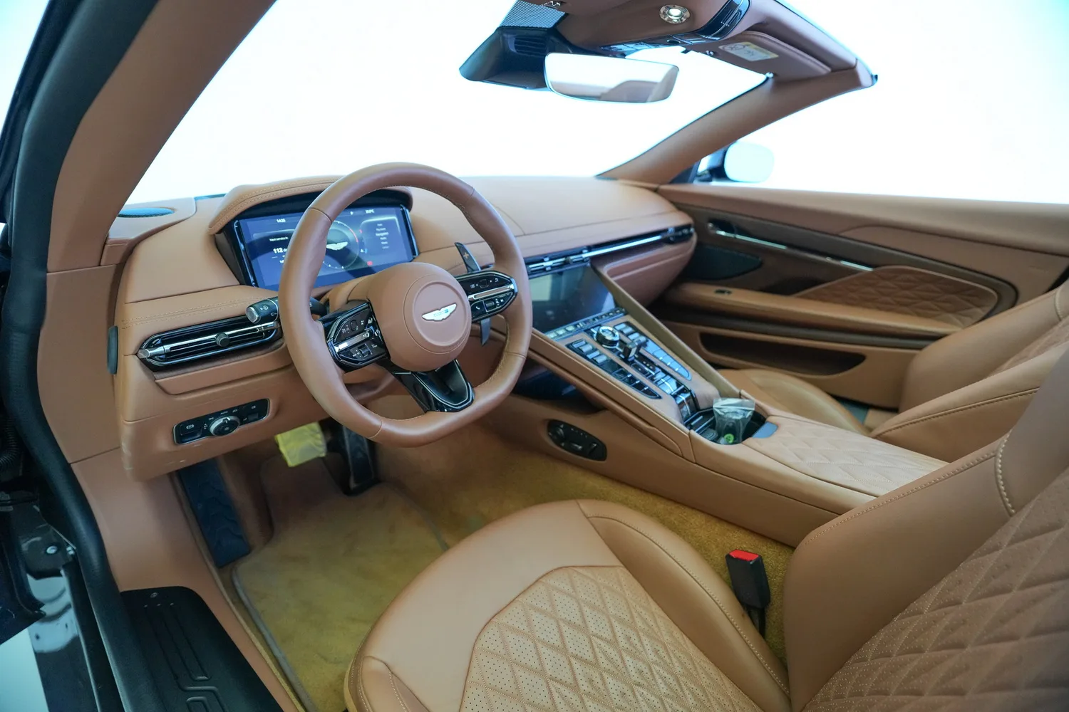 2025 Aston Martin DB12 Volante, 5/19