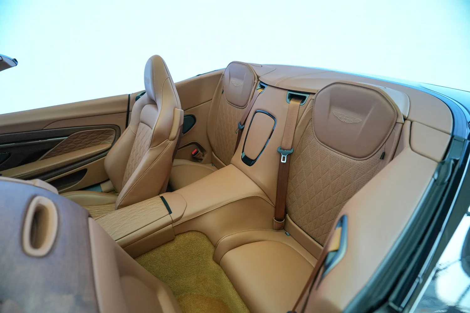 2025 Aston Martin DB12 Volante, 6/19