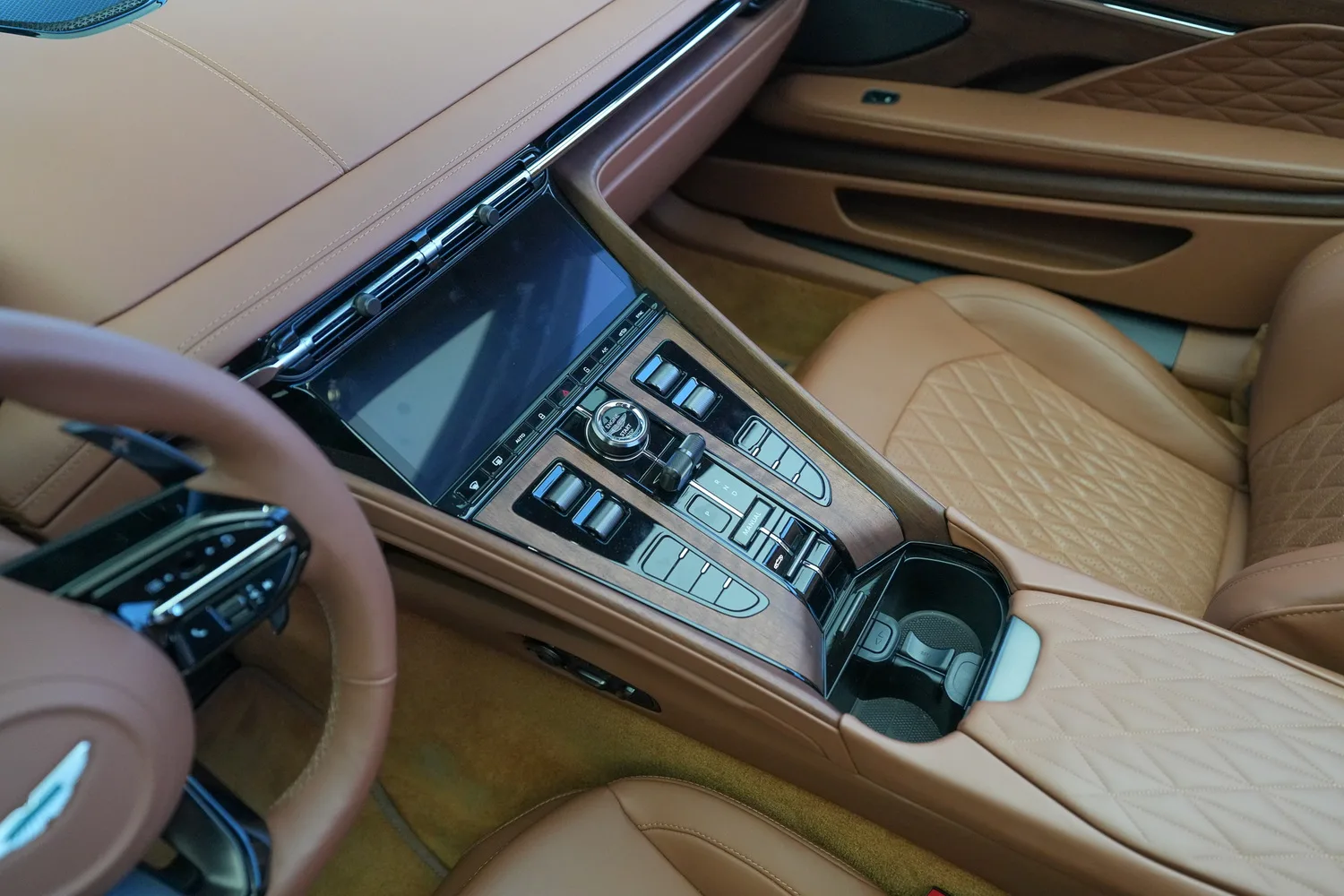 2025 Aston Martin DB12 Volante, 7/19