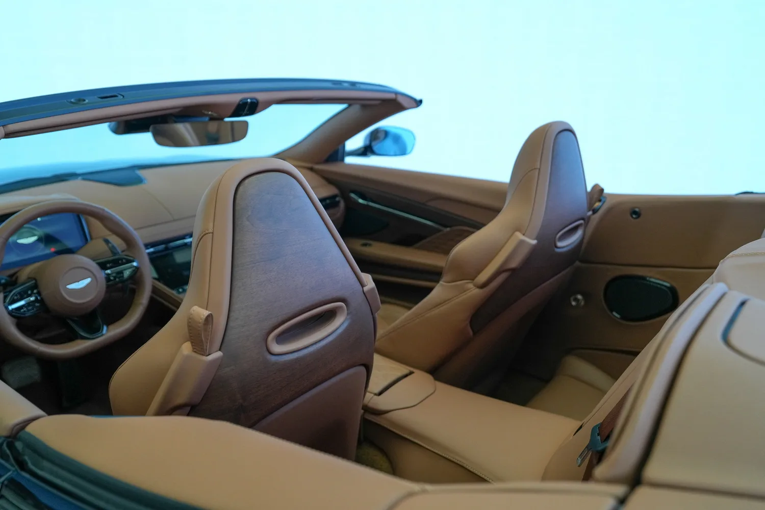 2025 Aston Martin DB12 Volante, 8/19