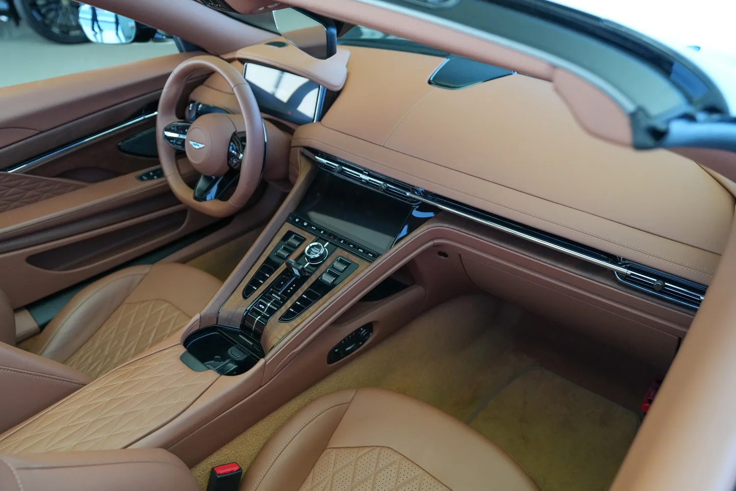 2025 Aston Martin DB12 Volante, 9/19