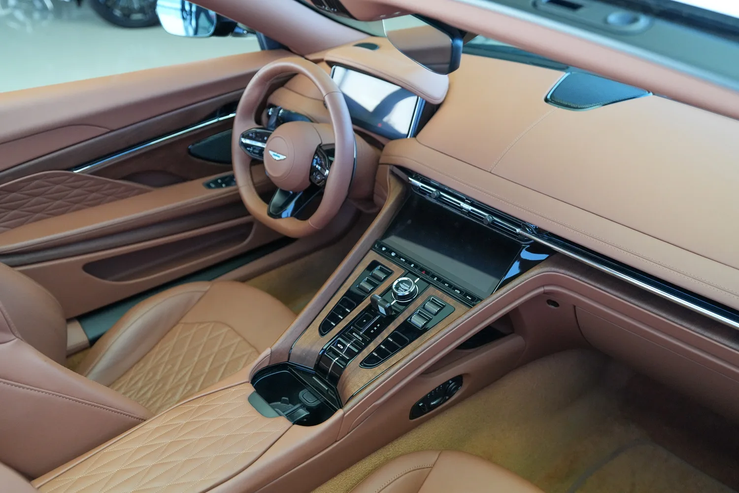 2025 Aston Martin DB12 Volante, 10/19