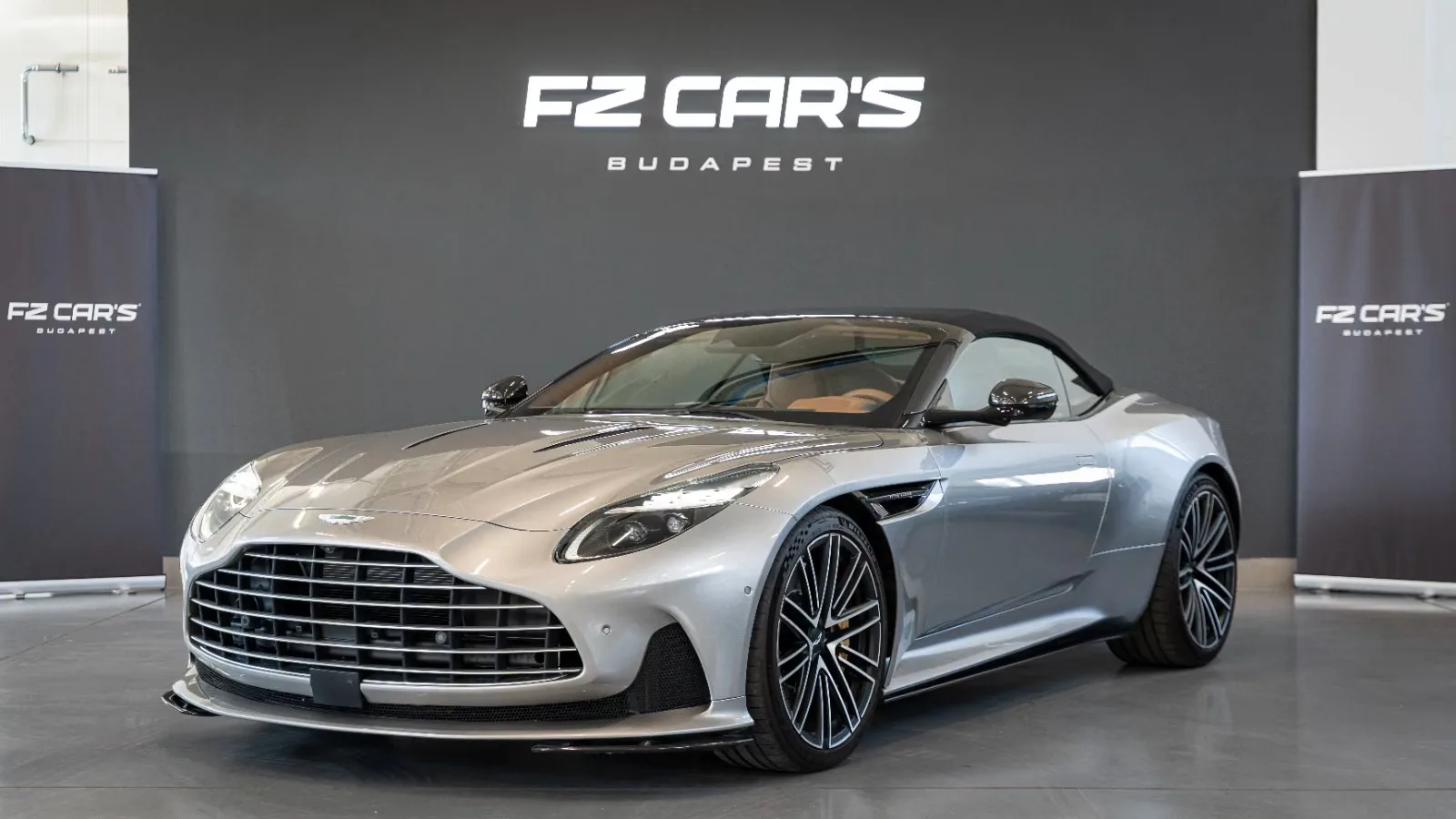2025 Aston Martin DB12 Volante angeboten von einem Fachhändler in Budapest, Ungarn, Hauptfoto
