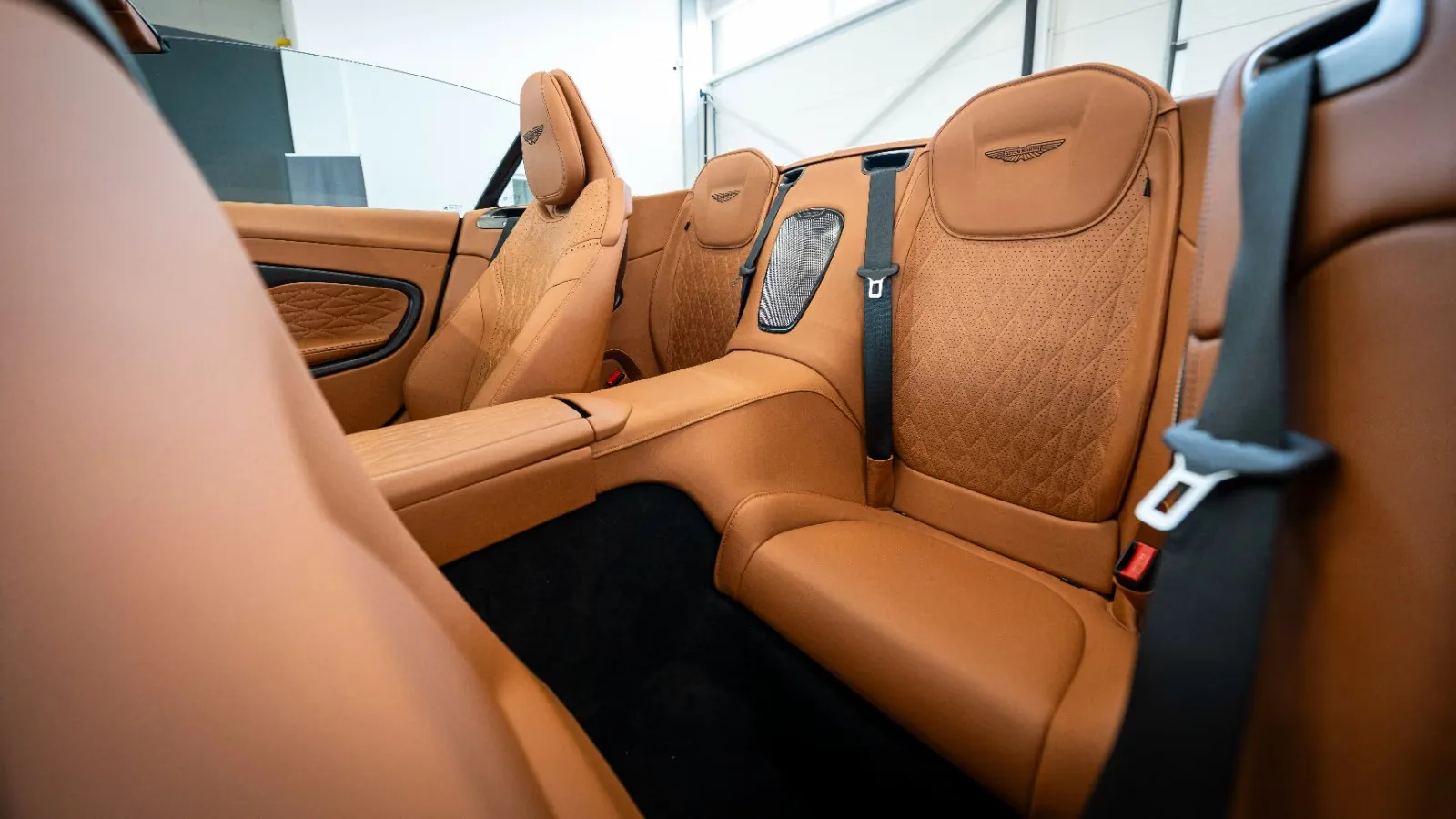 2025 Aston Martin DB12 Volante, 14/14