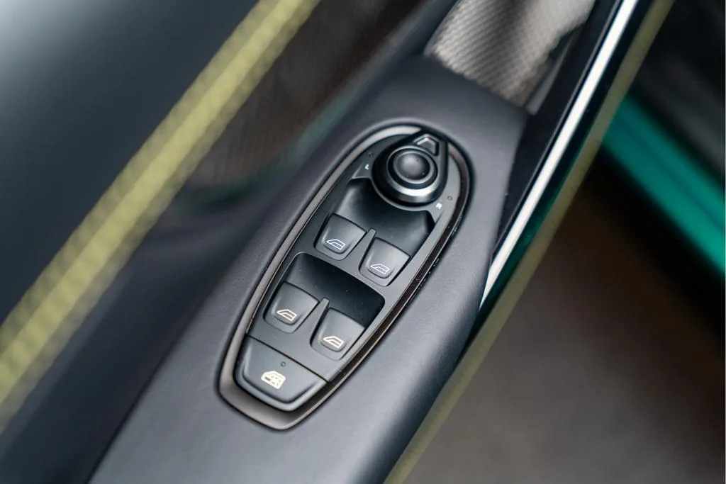 2025 Aston Martin DBX 707, 26/30