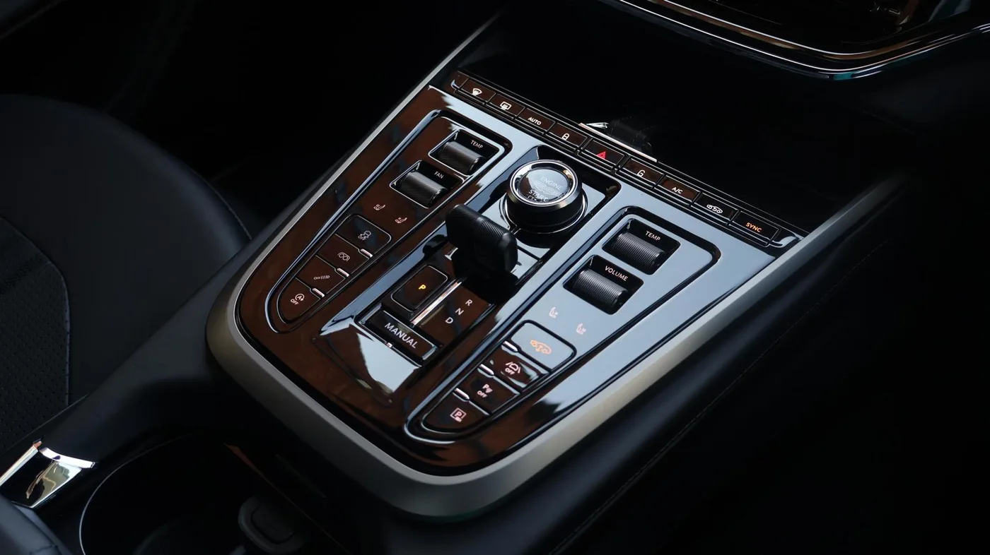 2025 Aston Martin DBX 707 angeboten von einer Vertragshändlergruppe in Pangbourne, Vereinigtes Königreich, Foto 16 von 25