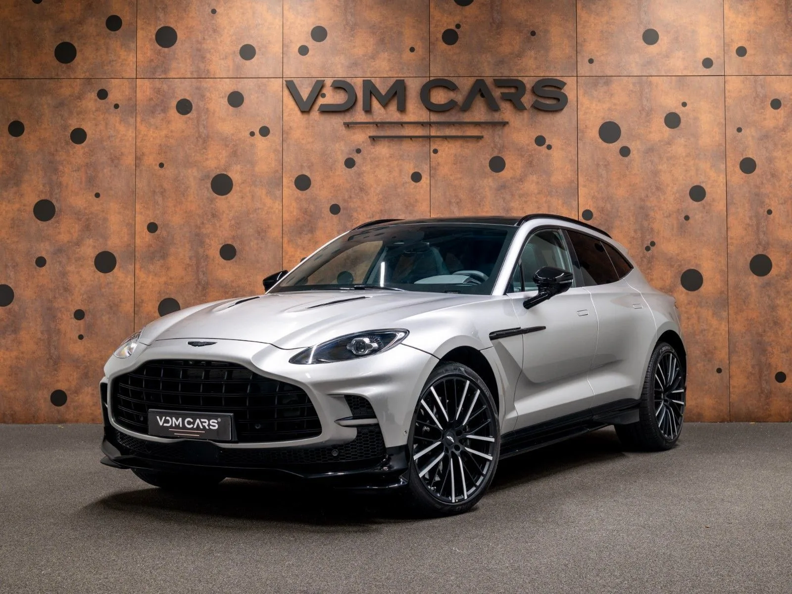 2025 Aston Martin DBX 707 angeboten von einem Supersportwagenhändler in Gronau, Deutschland, Hauptfoto