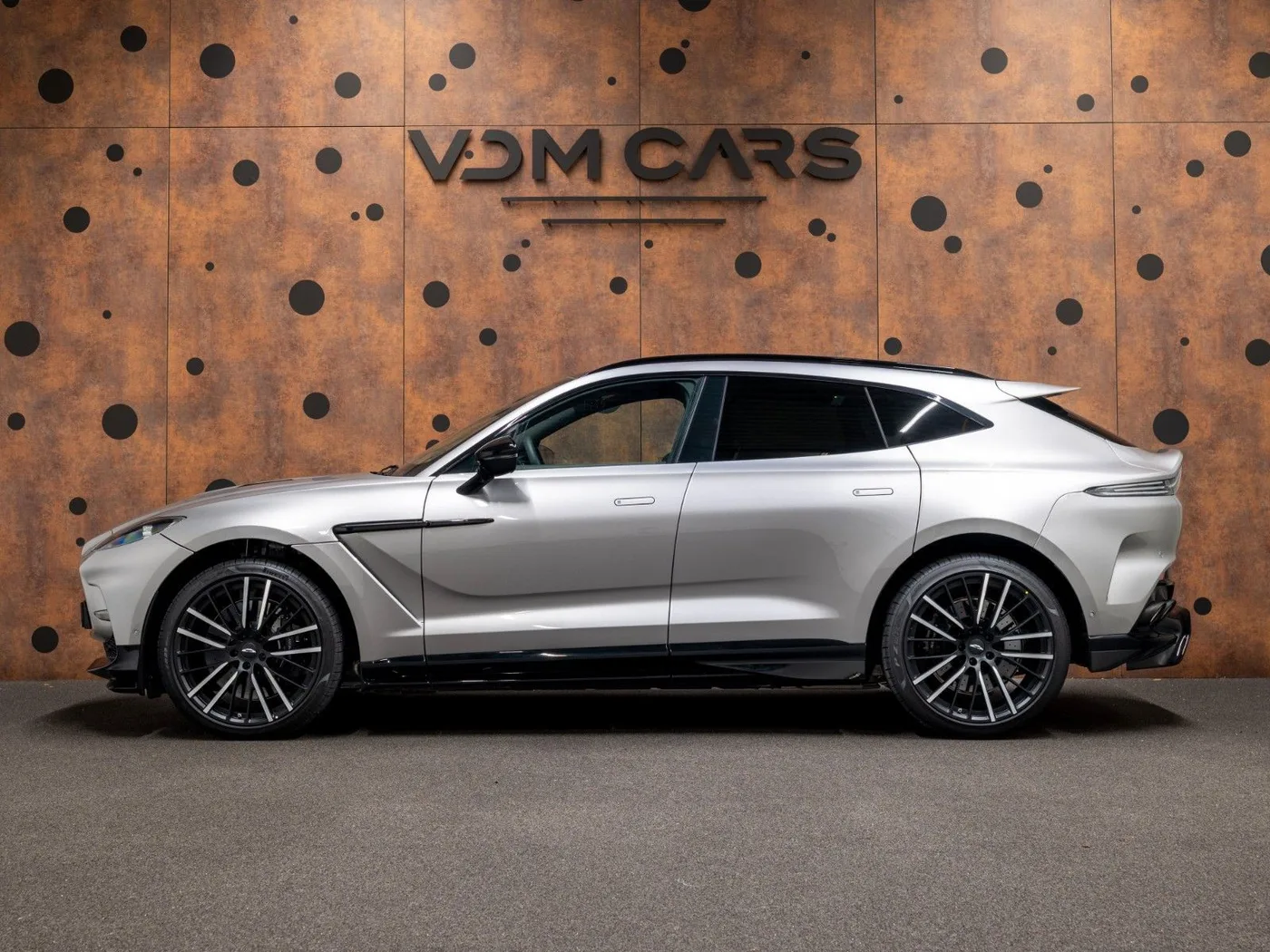 2025 Aston Martin DBX 707 angeboten von einem Supersportwagenhändler in Gronau, Deutschland, Foto 2 von 25
