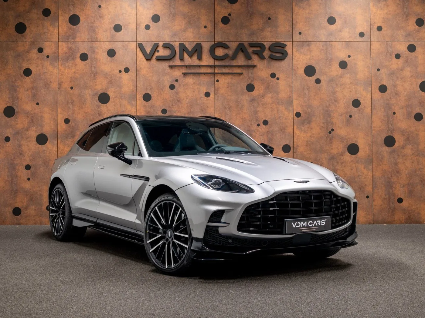 2025 Aston Martin DBX 707 angeboten von einem Supersportwagenhändler in Gronau, Deutschland, Foto 7 von 25