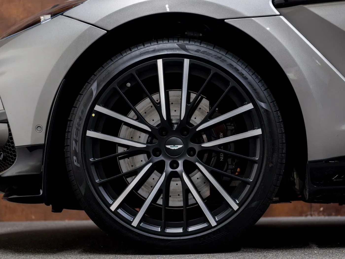 2025 Aston Martin DBX 707 angeboten von einem Supersportwagenhändler in Gronau, Deutschland, Foto 15 von 25