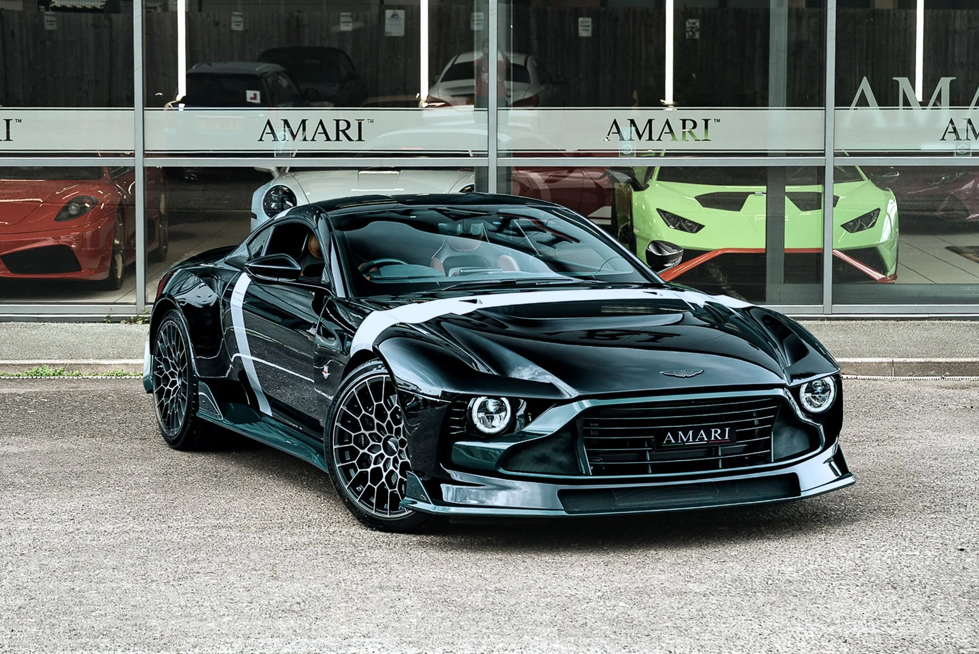 2025 Aston Martin Valour angeboten von einem Supersportwagenhändler in Preston, Vereinigtes Königreich, Hauptfoto