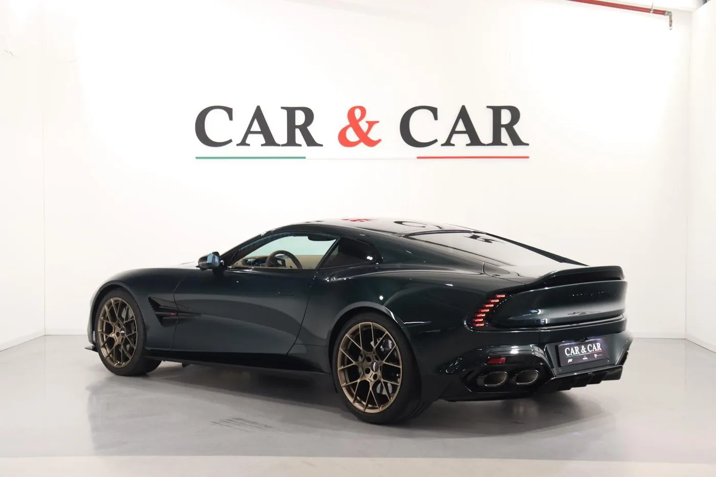 2025 Aston Martin Vanquish angeboten von einem Supersportwagenhändler in Zibido San Giacomo, Italien, Foto 2 von 15