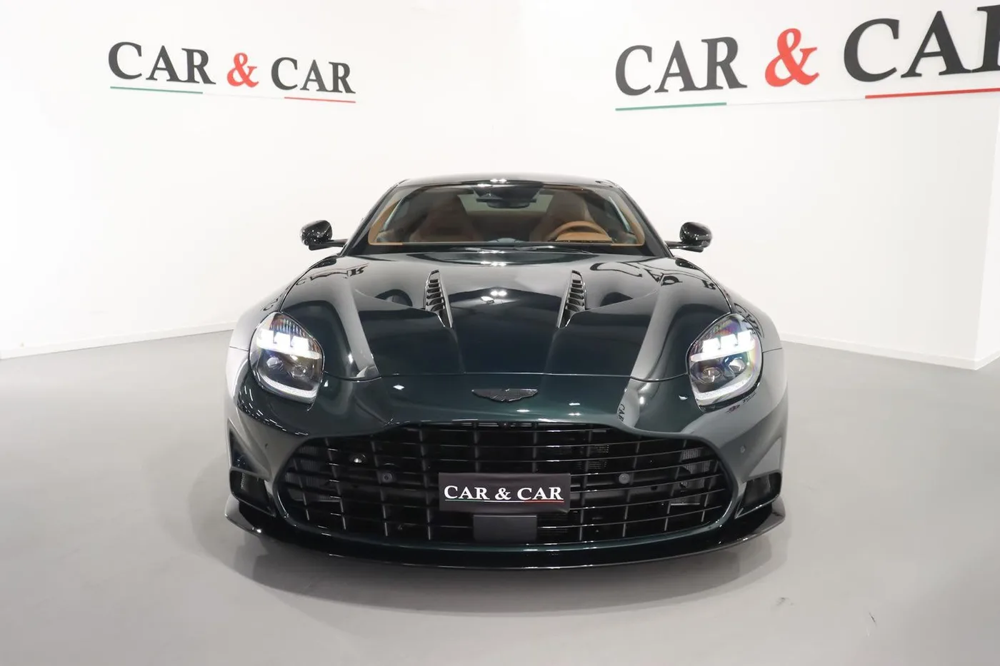 2025 Aston Martin Vanquish angeboten von einem Supersportwagenhändler in Zibido San Giacomo, Italien, Foto 5 von 15