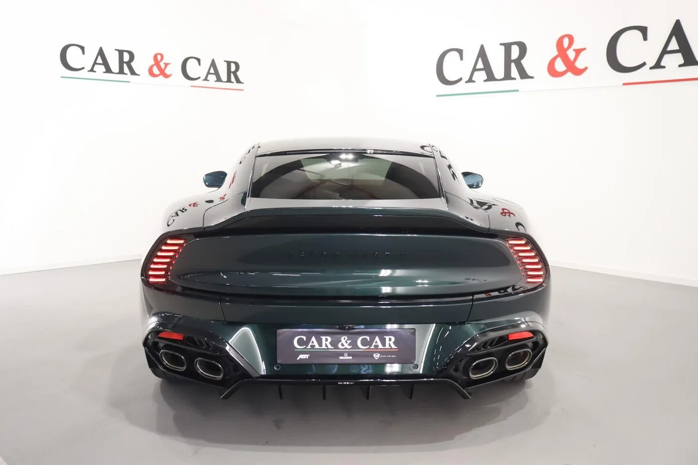2025 Aston Martin Vanquish angeboten von einem Supersportwagenhändler in Zibido San Giacomo, Italien, Foto 6 von 15