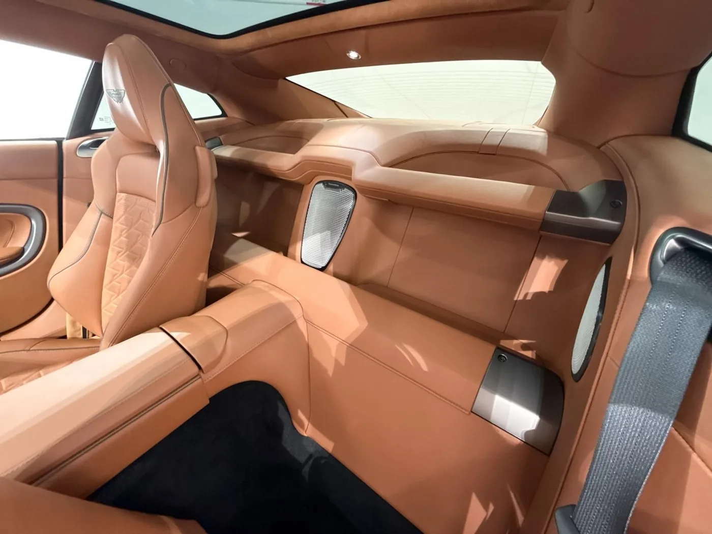 2025 Aston Martin Vanquish angeboten von einem Supersportwagenhändler in Zibido San Giacomo, Italien, Foto 10 von 15