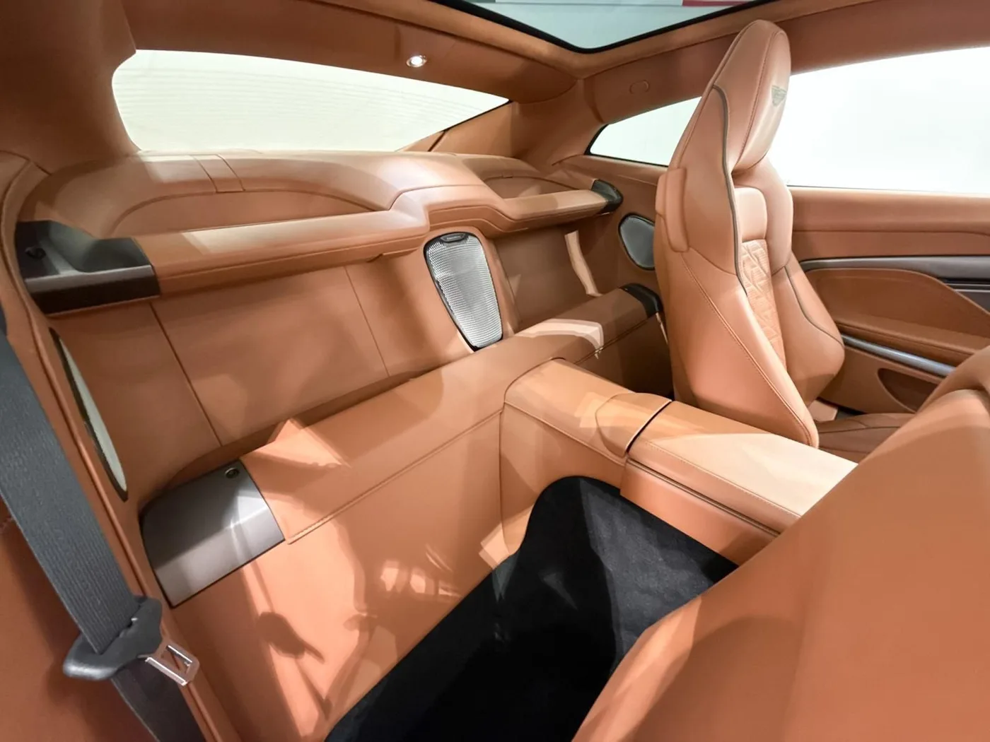 2025 Aston Martin Vanquish angeboten von einem Supersportwagenhändler in Zibido San Giacomo, Italien, Foto 11 von 15