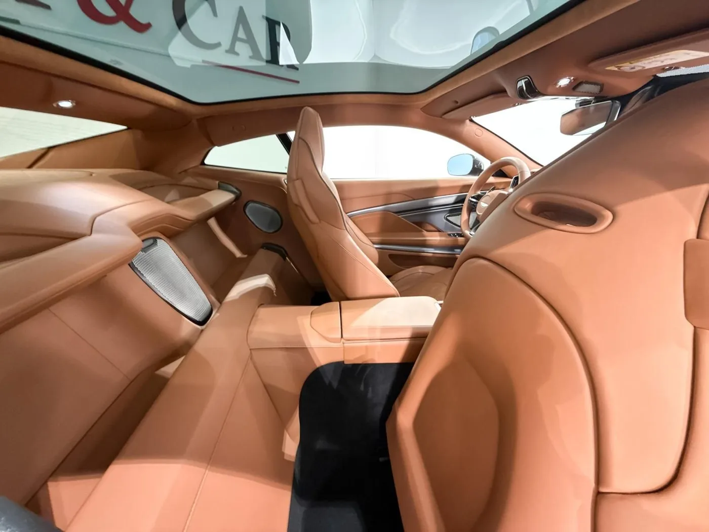 2025 Aston Martin Vanquish angeboten von einem Supersportwagenhändler in Zibido San Giacomo, Italien, Foto 12 von 15