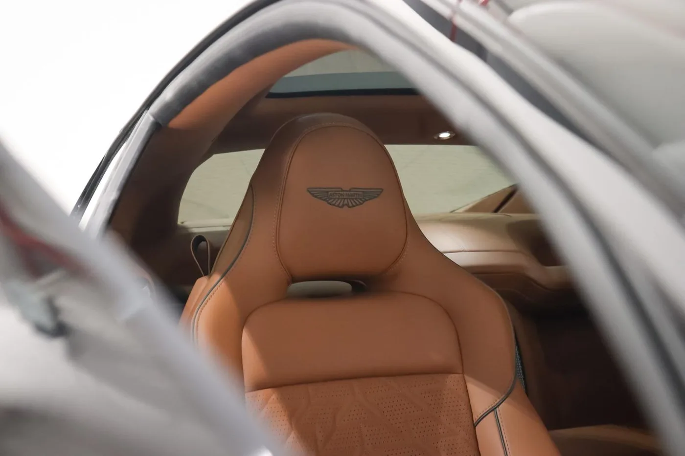 2025 Aston Martin Vanquish angeboten von einem Supersportwagenhändler in Zibido San Giacomo, Italien, Foto 14 von 15