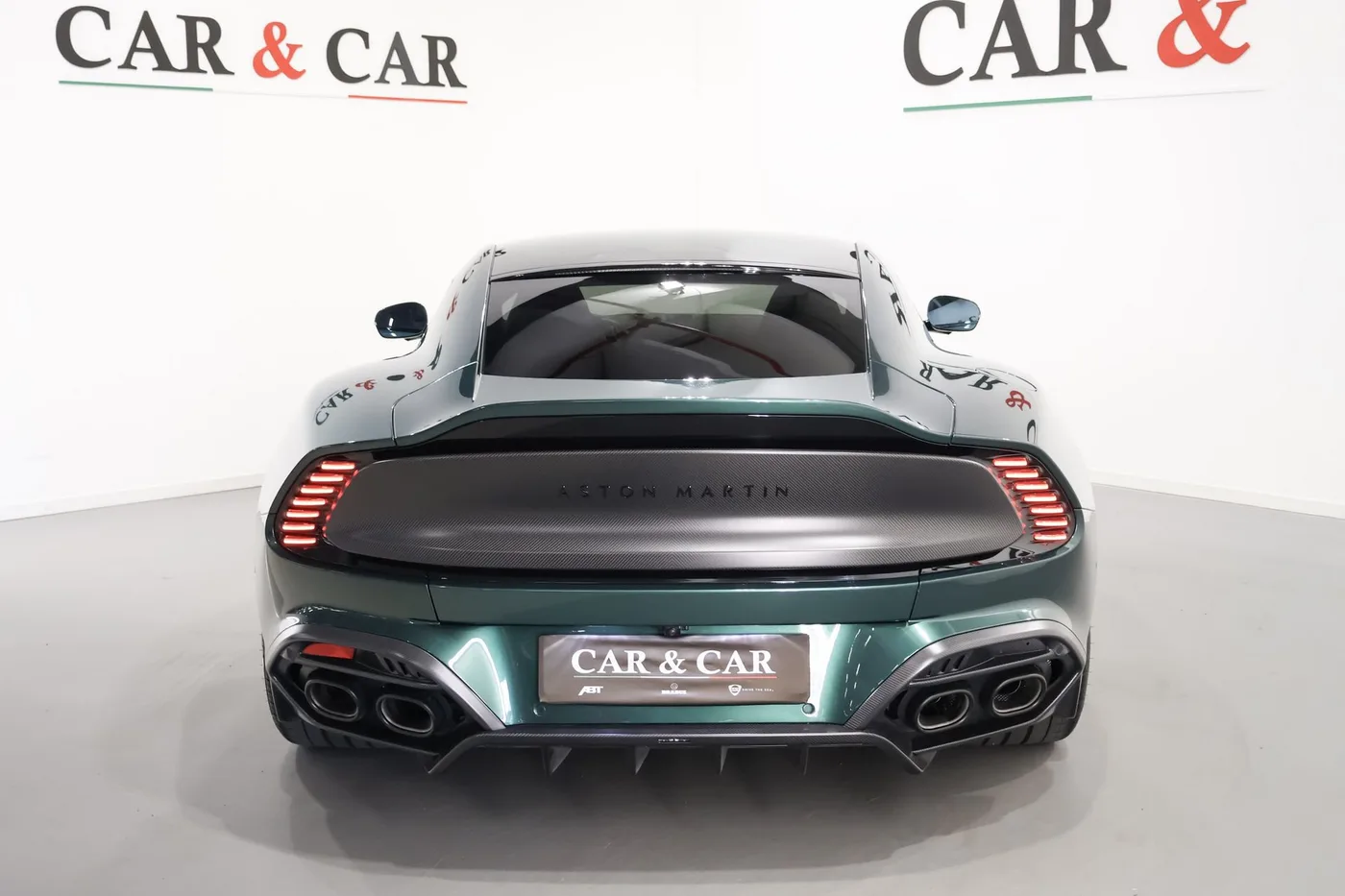 2025 Aston Martin Vanquish angeboten von einem Supersportwagenhändler in Zibido San Giacomo, Italien, Foto 4 von 25