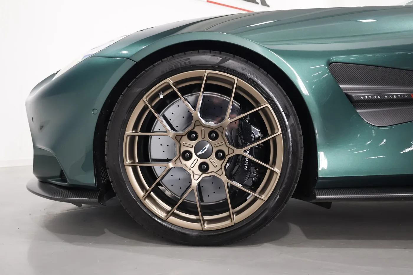 2025 Aston Martin Vanquish angeboten von einem Supersportwagenhändler in Zibido San Giacomo, Italien, Foto 6 von 25