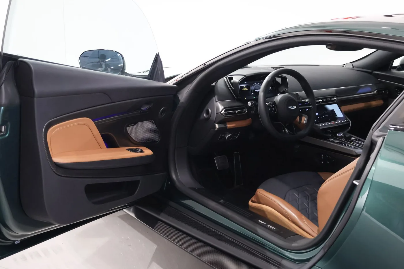 2025 Aston Martin Vanquish angeboten von einem Supersportwagenhändler in Zibido San Giacomo, Italien, Foto 8 von 25