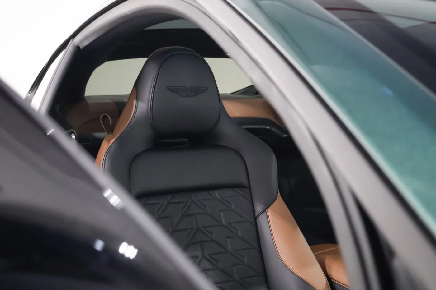 2025 Aston Martin Vanquish angeboten von einem Supersportwagenhändler in Zibido San Giacomo, Italien, Foto 15 von 25