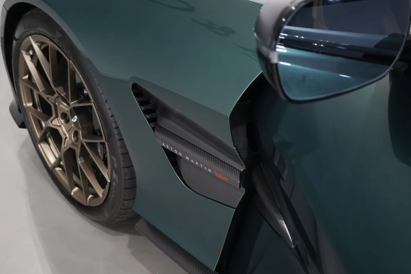 2025 Aston Martin Vanquish angeboten von einem Supersportwagenhändler in Zibido San Giacomo, Italien, Foto 19 von 25