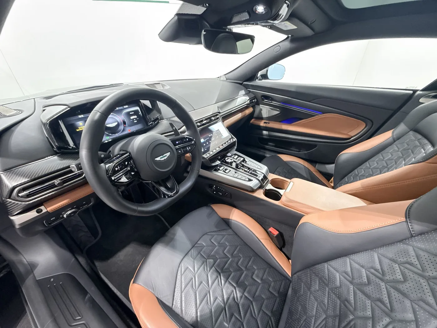 2025 Aston Martin Vanquish angeboten von einem Supersportwagenhändler in Zibido San Giacomo, Italien, Foto 21 von 25