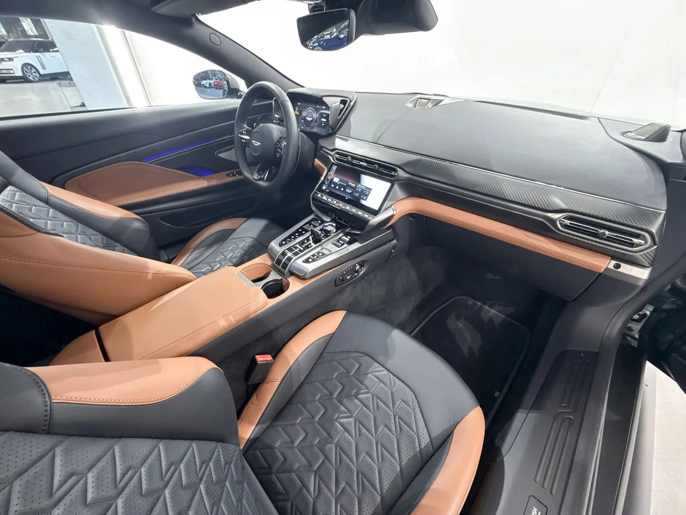 2025 Aston Martin Vanquish angeboten von einem Supersportwagenhändler in Zibido San Giacomo, Italien, Foto 23 von 25