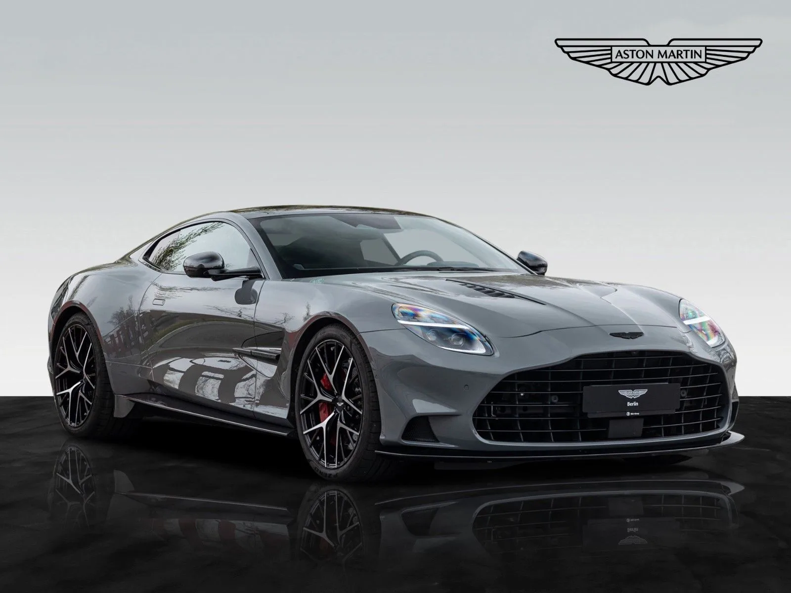 2025 Aston Martin Vanquish proposée par un concessionnaire agréé à Berlin, Allemagne, photo principale